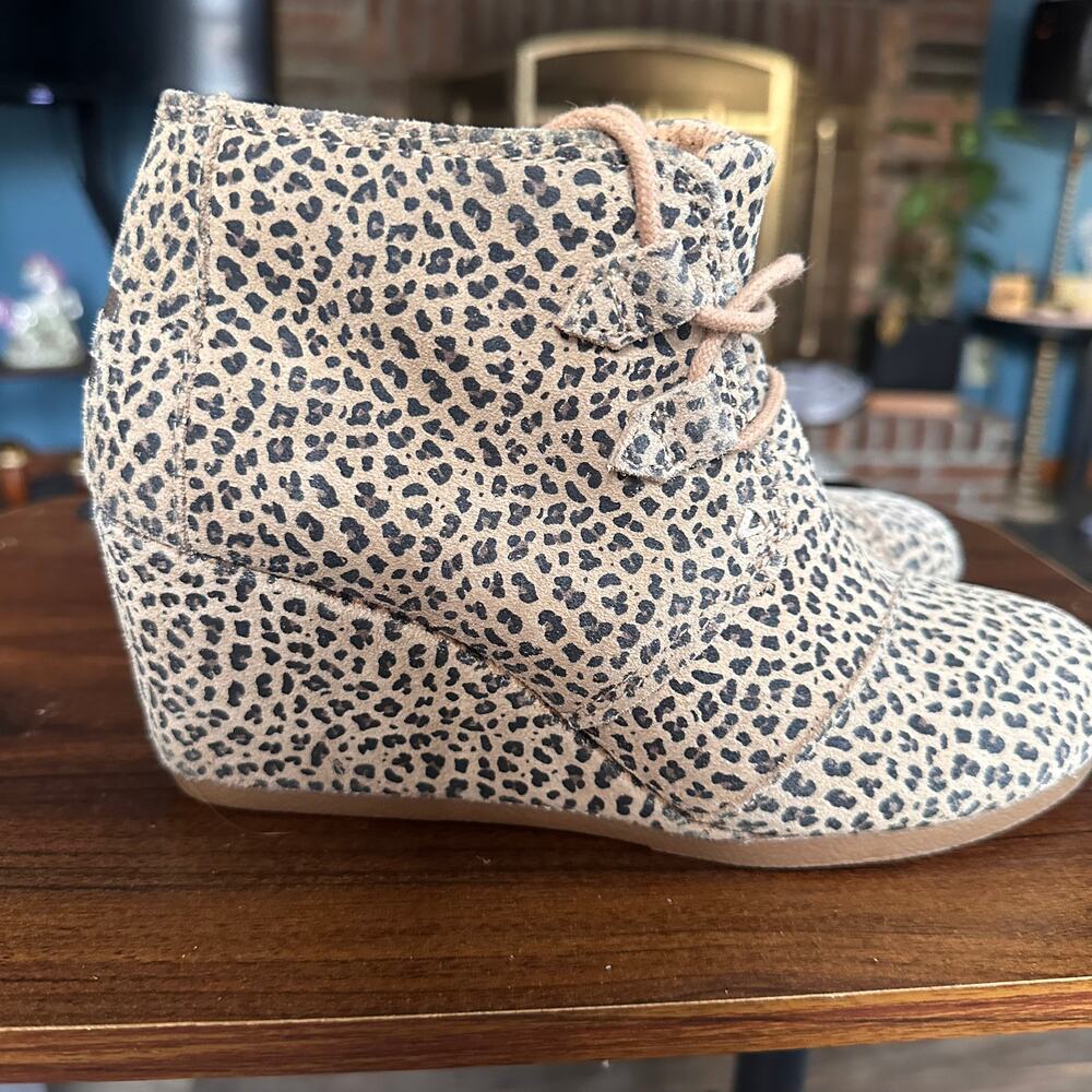 TOMS Leopard Print Wedge Booties Size 6 Animal Print Ankle Boots - Picture 2 of 8